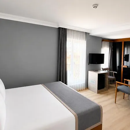 Royal Hotel 4*